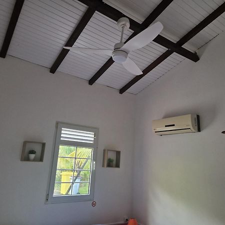 Bungalows Corail, F3 Avec Piscine A Sainte Luce Exterior foto